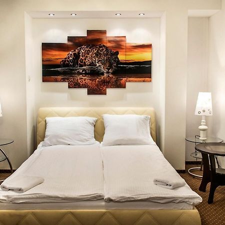 Hotel Hensch Lodz  Ngoại thất bức ảnh