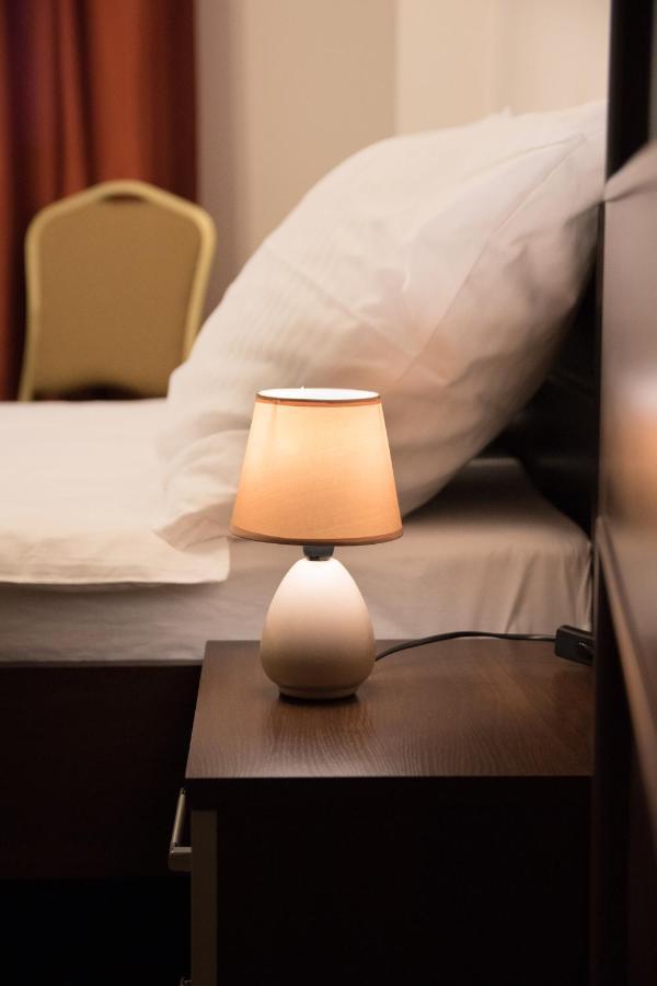 Hotel Hensch Lodz  Ngoại thất bức ảnh