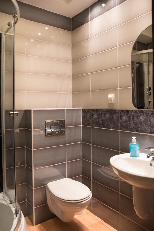 Hotel Hensch Lodz  Ngoại thất bức ảnh
