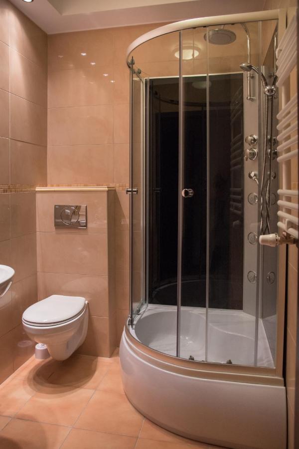 Hotel Hensch Lodz  Ngoại thất bức ảnh