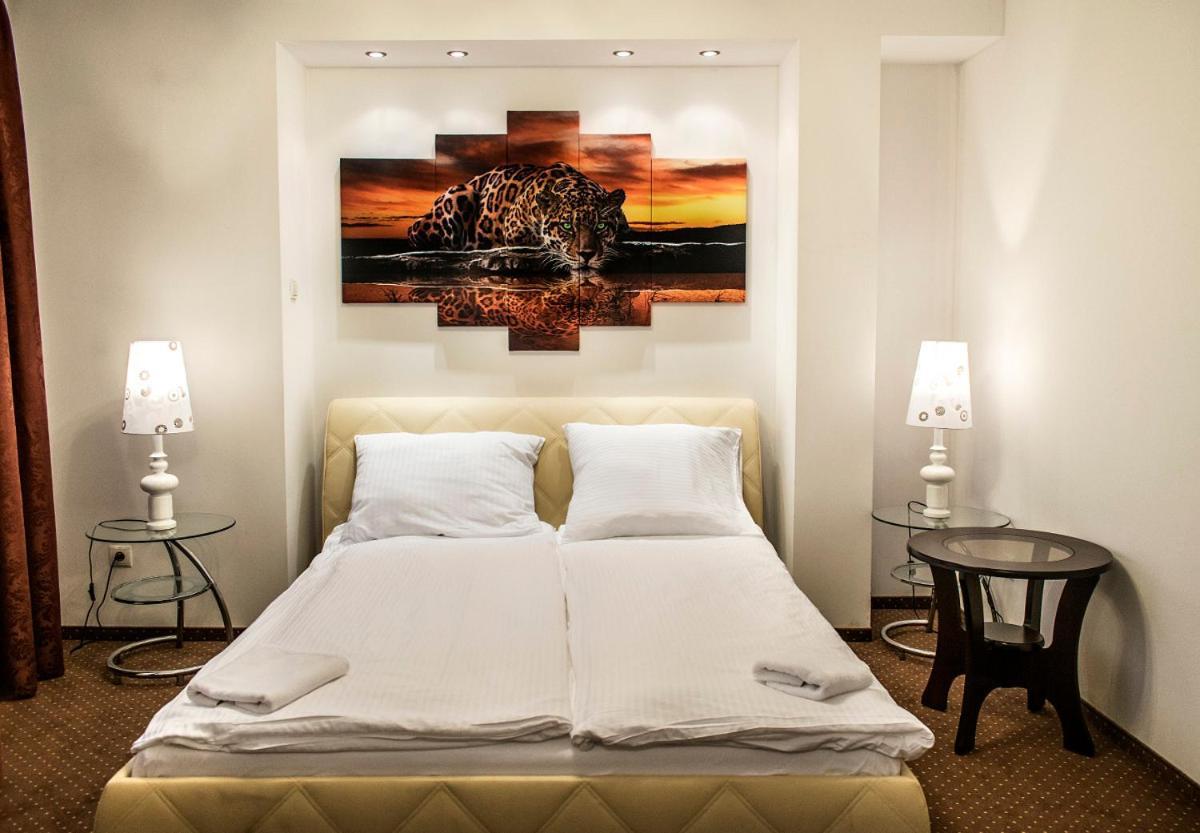 Hotel Hensch Lodz  Ngoại thất bức ảnh