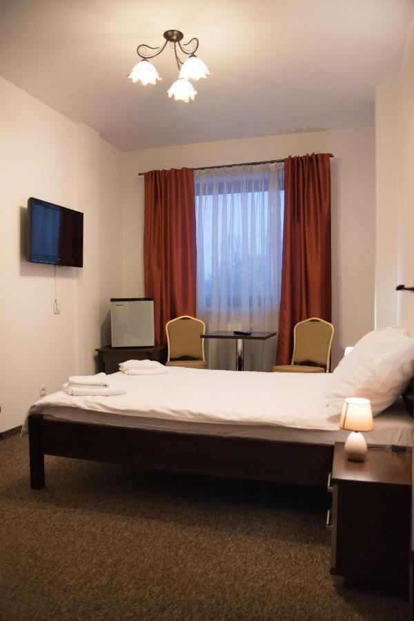 Hotel Hensch Lodz  Ngoại thất bức ảnh